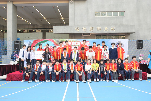 badminton_team_2007a.JPG