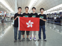 02_hk_team_hk_airport.jpg